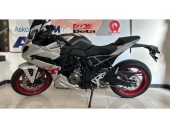 SUZUKI GSX 8R